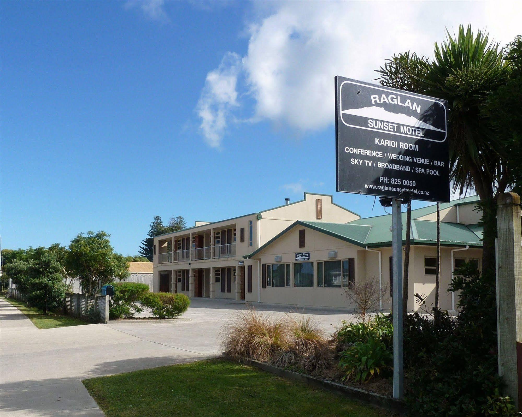 Raglan Sunset Motel And Conference Venue Exterior photo